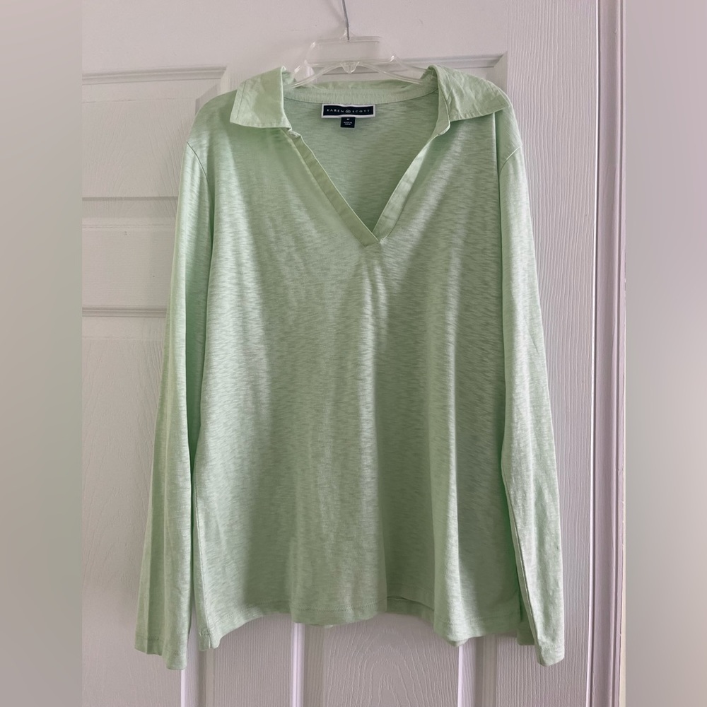 Women’s long sleeve collars cotton tee shirt. Excellent condition. Size medium